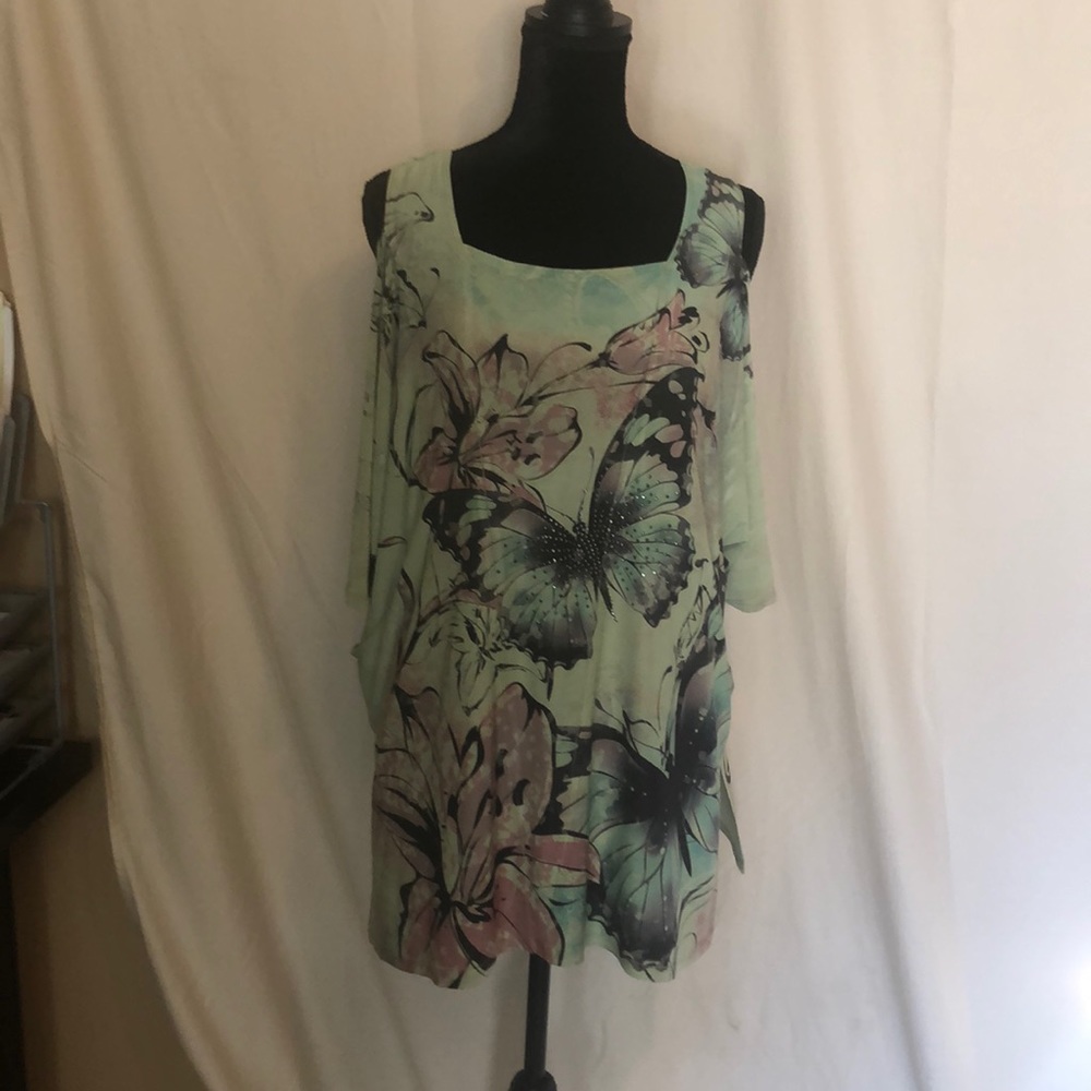 Pretty Woman cold shoulder top with pockets